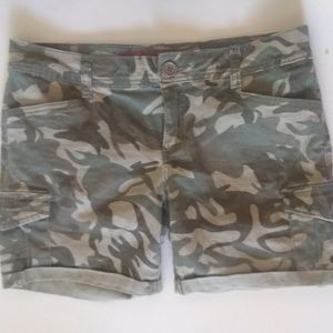 BOGO Camo Print Junior Bermuda Shorts SZ 9